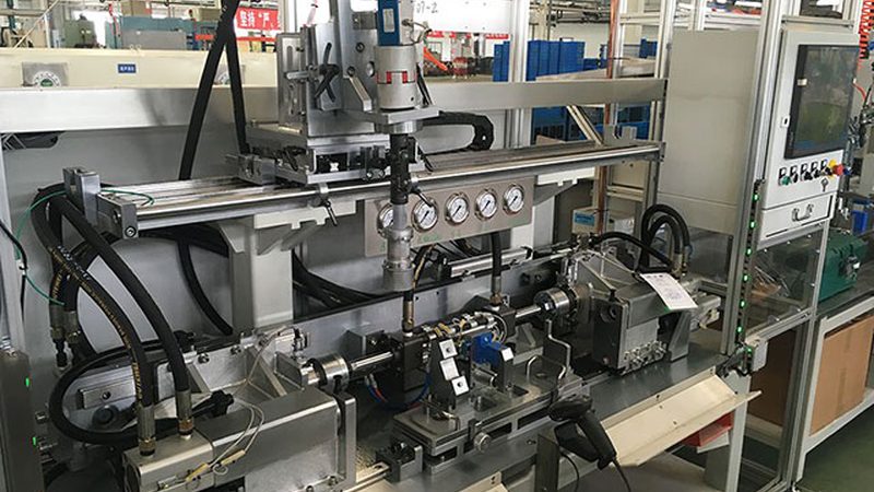新能源汽车喷涂机器人型号解析：关键参数与选型逻辑**